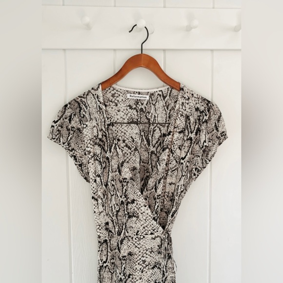 Reformation Snake Skin Wrap Tie Midi Dress Women Medium Animal Print Viscose - Picture 3 of 11